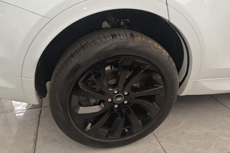 Used Land Rover Discovery Sport 2020 249 PS R-Dynamic Performance Edition Right Rear Wheel Hub