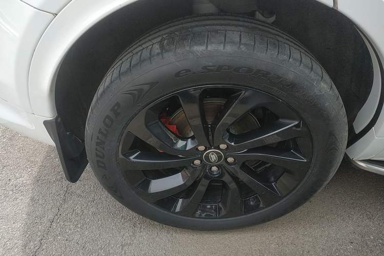 Used Land Rover Discovery Sport 2020 249 PS R-Dynamic Performance Edition Right Rear Wheel Hub