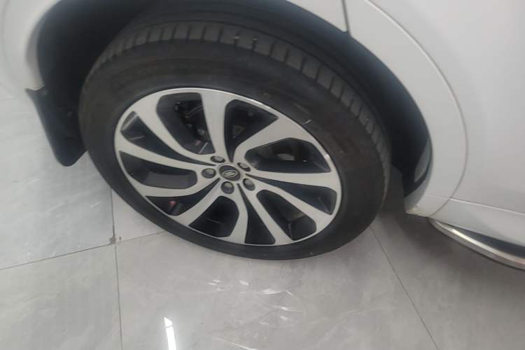 Used Land Rover Discovery Sport 2020 249 PS R-Dynamic Performance Edition Right Rear Wheel Hub