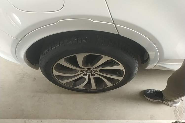 Used Land Rover Discovery Sport 2020 249 PS R-Dynamic Performance Edition Right Rear Wheel Hub