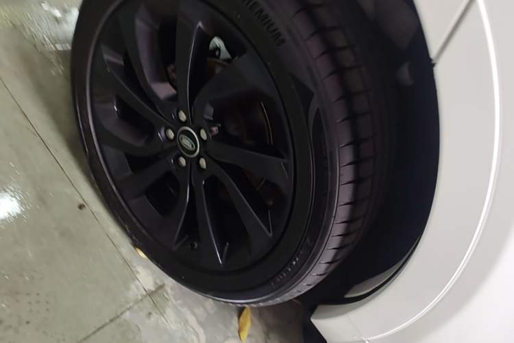 Used Land Rover Discovery Sport 2020 249 PS R-Dynamic Performance Edition Right Rear Wheel Hub