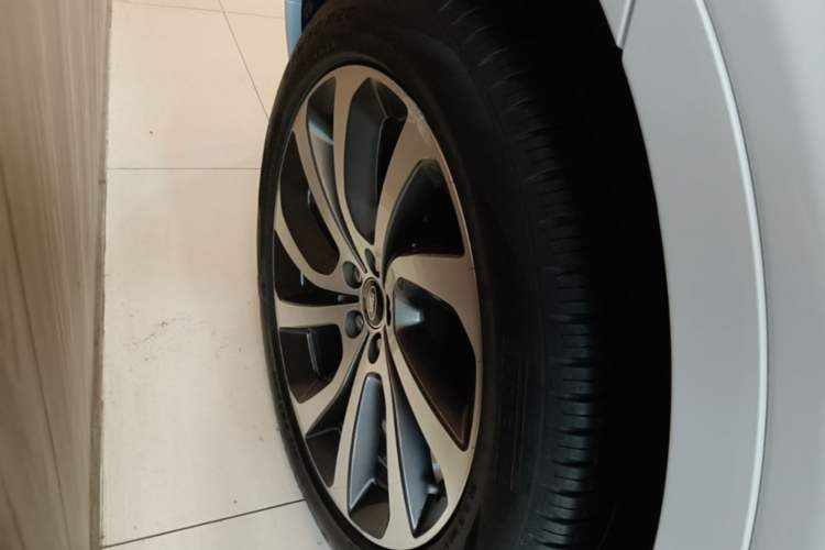 Used Land Rover Discovery Sport 2020 249 PS R-Dynamic Performance Edition Right Rear Wheel Hub