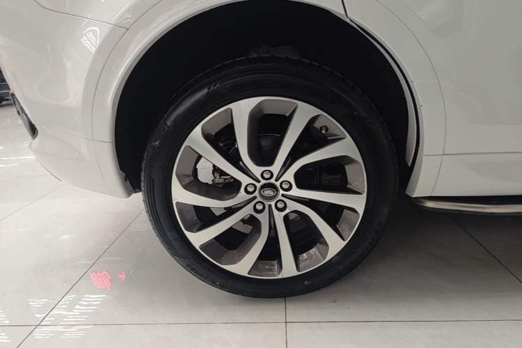 Used Land Rover Discovery Sport 2020 249 PS R-Dynamic Performance Edition Right Rear Wheel Hub