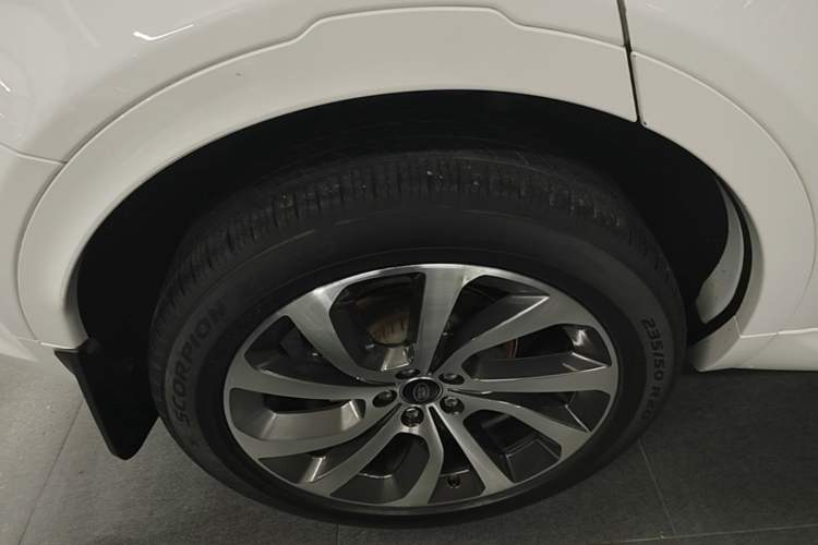 Used Land Rover Discovery Sport 2020 249 PS R-Dynamic Performance Edition Right Rear Wheel Hub