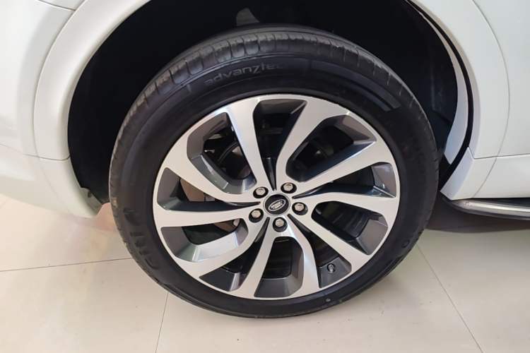 Used Land Rover Discovery Sport 2020 249 PS R-Dynamic Performance Edition Right Rear Wheel Hub