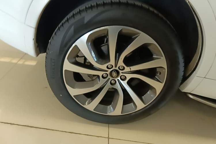 Used Land Rover Discovery Sport 2020 249 PS R-Dynamic Performance Edition Right Rear Wheel Hub