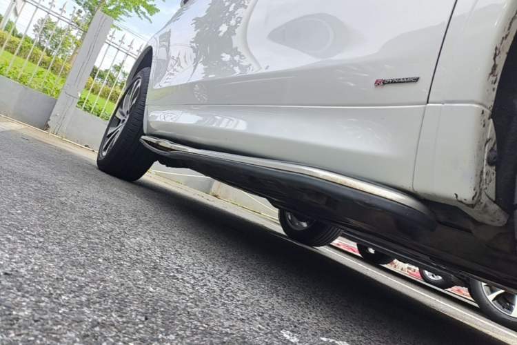 Used Land Rover Discovery Sport 2020 249 PS R-Dynamic Performance Tech Edition 5 Seats Right Side Sill