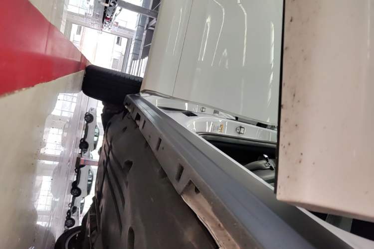 Used Land Rover Discovery Sport 2020 249 PS R-Dynamic Performance Edition Right Side Sill