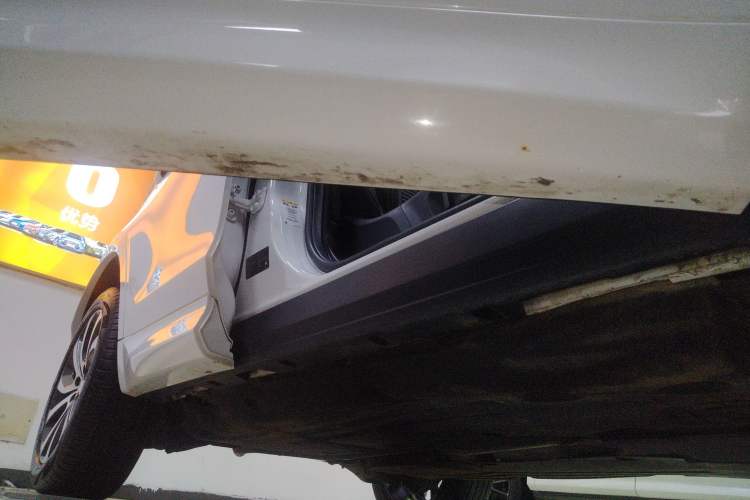 Used Land Rover Discovery Sport 2020 249 PS R-Dynamic Performance Edition Right Side Sill