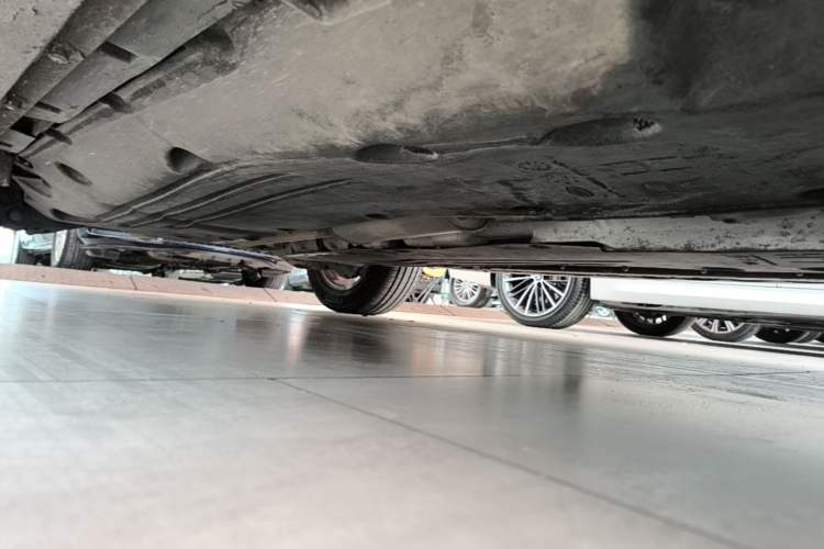 Used Land Rover Discovery Sport 2020 200 PS Family Edition Right Side Sill