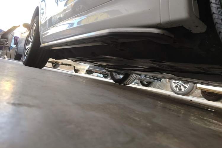 Used Land Rover Discovery Sport 2020 249 PS R-Dynamic Performance Edition Right Side Sill