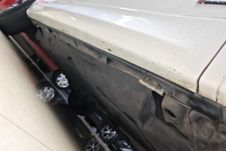 Used Land Rover Discovery Sport 2020 249 PS R-Dynamic Performance Edition Right Side Sill
