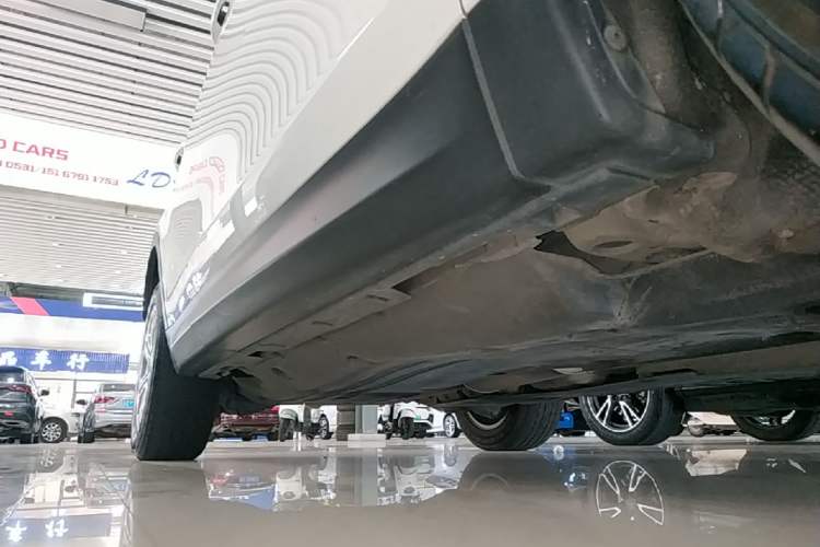 Used Land Rover Discovery Sport 2020 200 PS Family Edition Right Side Sill