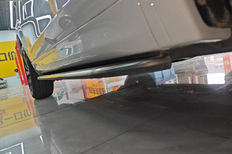 Used Land Rover Discovery Sport 2020 249 PS R-Dynamic Performance Tech Edition 5 Seats Right Side Sill