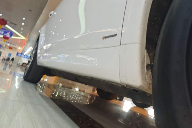 Used Land Rover Discovery Sport 2020 249 PS R-Dynamic Performance Edition Right Side Sill