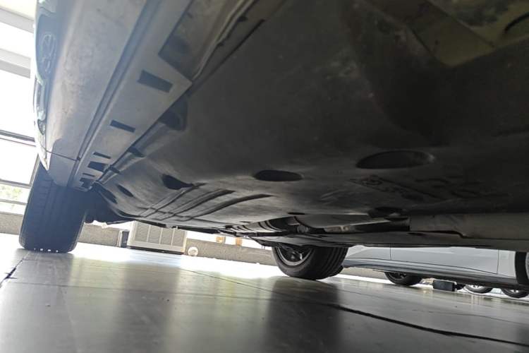 Used Land Rover Discovery Sport 2020 249 PS R-Dynamic Performance Tech Edition 7 Seats Right Side Sill