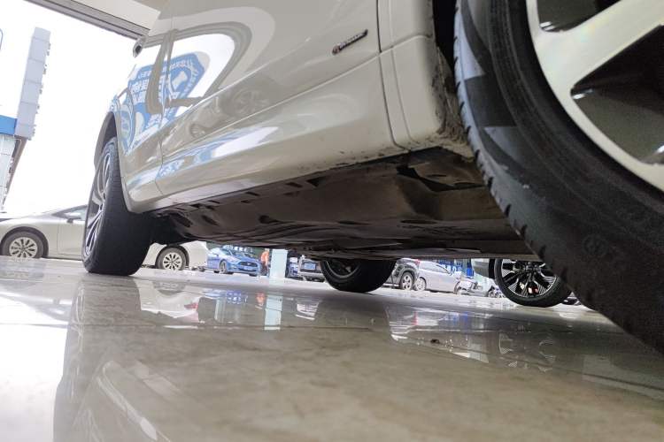 Used Land Rover Discovery Sport 2020 249 PS R-Dynamic Performance Edition Right Side Sill