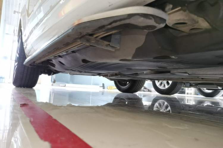 Used Land Rover Discovery Sport 2020 249 PS R-Dynamic Performance Edition Right Side Sill