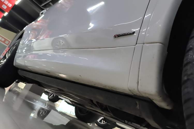 Used Land Rover Discovery Sport 2020 249 PS R-Dynamic Performance Edition Right Side Sill
