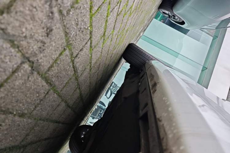Used Land Rover Discovery Sport 2020 249 PS R-Dynamic Performance Edition Right Side Sill