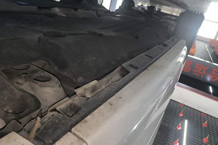 Used Land Rover Discovery Sport 2020 249 PS R-Dynamic Performance Edition Right Side Sill