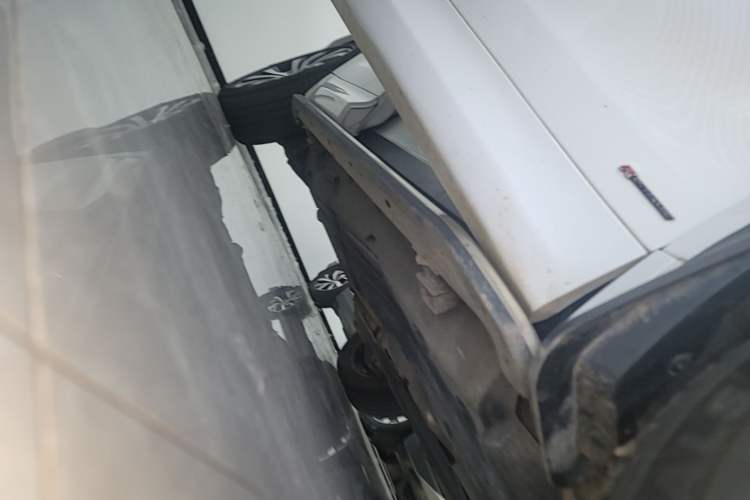 Used Land Rover Discovery Sport 2020 249 PS R-Dynamic Performance Edition Right Side Sill