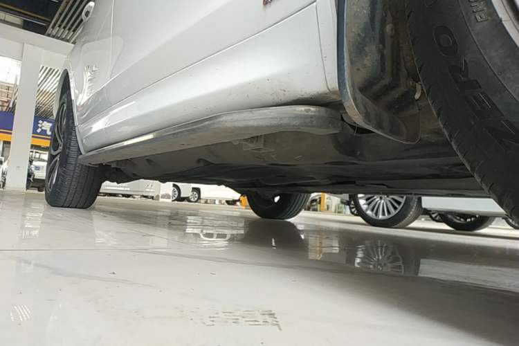 Used Land Rover Discovery Sport 2020 249 PS R-Dynamic Performance Edition Right Side Sill
