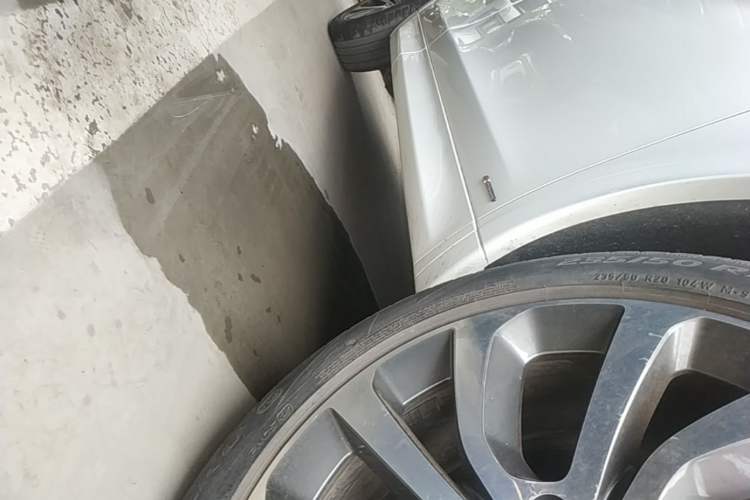 Used Land Rover Discovery Sport 2020 249 PS R-Dynamic Performance Edition Right Side Sill