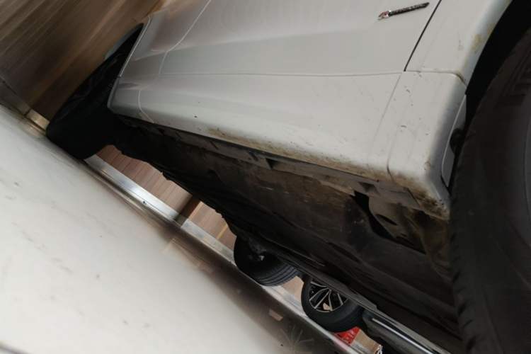 Used Land Rover Discovery Sport 2020 249 PS R-Dynamic Performance Edition Right Side Sill