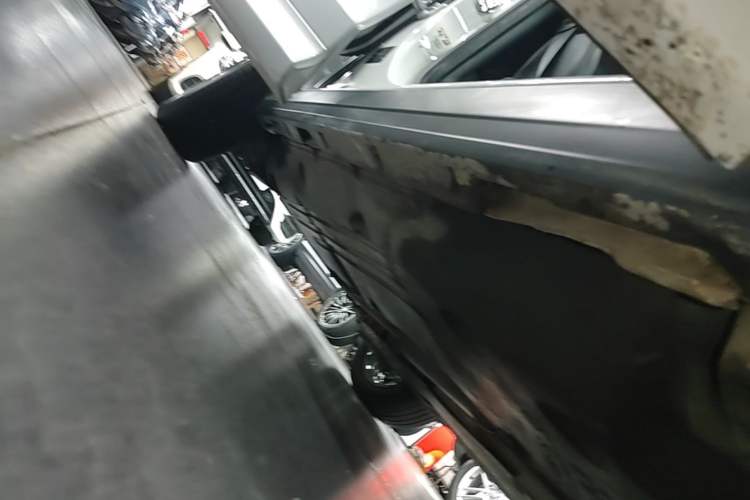 Used Land Rover Discovery Sport 2020 249 PS R-Dynamic Performance Edition Right Side Sill