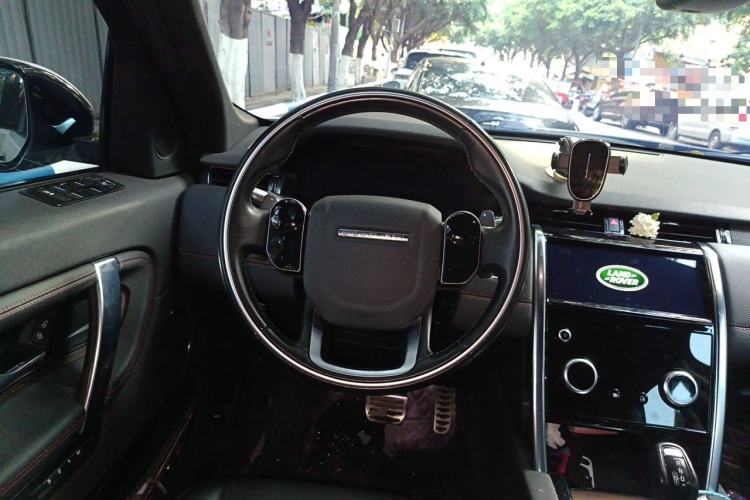 Used Land Rover Discovery Sport 2020 249 PS R-Dynamic Performance Tech Edition 7 Seats Steering Wheel