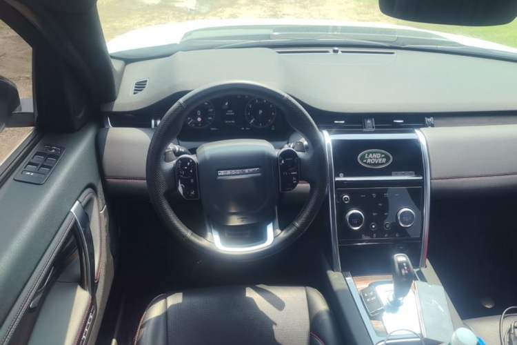 Used Land Rover Discovery Sport 2020 249 PS R-Dynamic Performance Tech Edition 5 Seats Steering Wheel