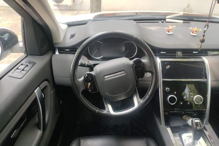 Used Land Rover Discovery Sport 2020 200 PS Family Edition Steering Wheel