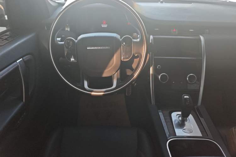 Used Land Rover Discovery Sport 2020 249 PS R-Dynamic Performance Tech Edition 7 Seats Steering Wheel