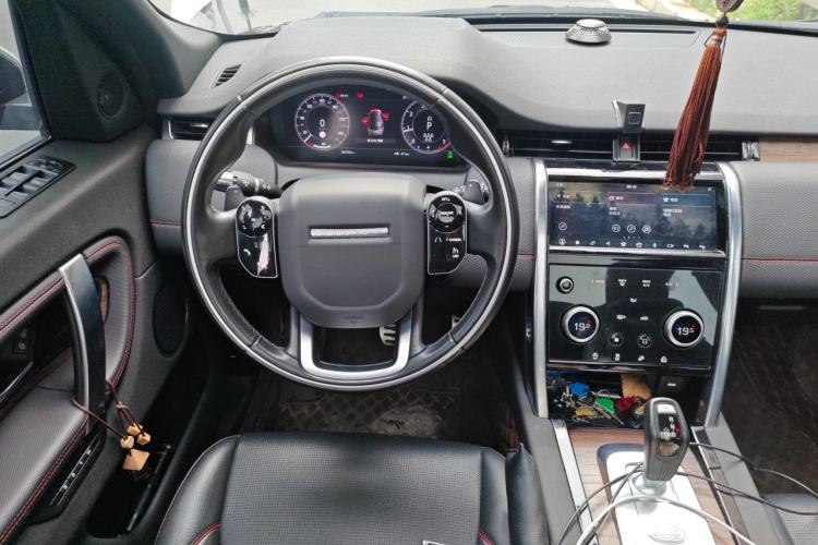 Used Land Rover Discovery Sport 2020 249 PS R-Dynamic Performance Tech Edition 7 Seats Steering Wheel