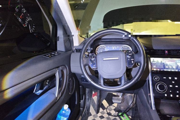Used Land Rover Discovery Sport 2020 200 PS Family Edition Steering Wheel