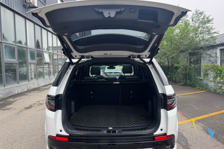 Used Land Rover Discovery Sport 2020 249 PS R-Dynamic Performance Edition Trunk