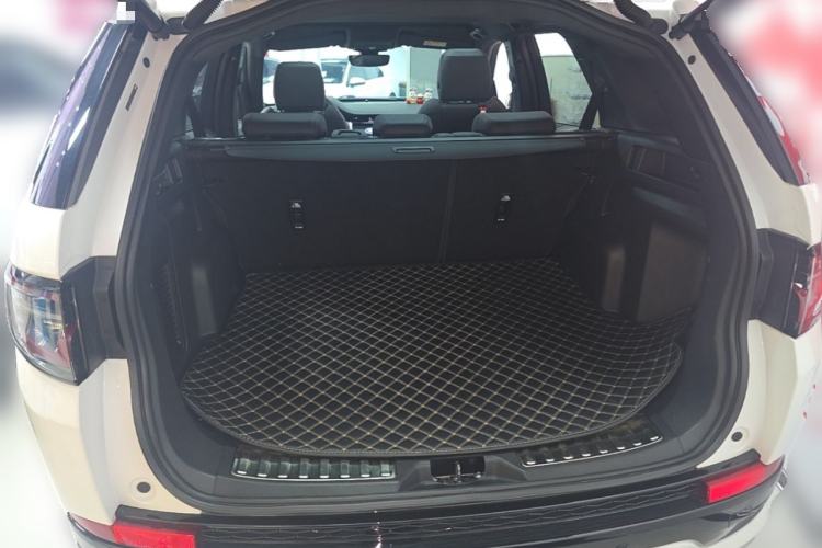 Used Land Rover Discovery Sport 2020 249 PS R-Dynamic Performance Tech Edition 5 Seats Trunk