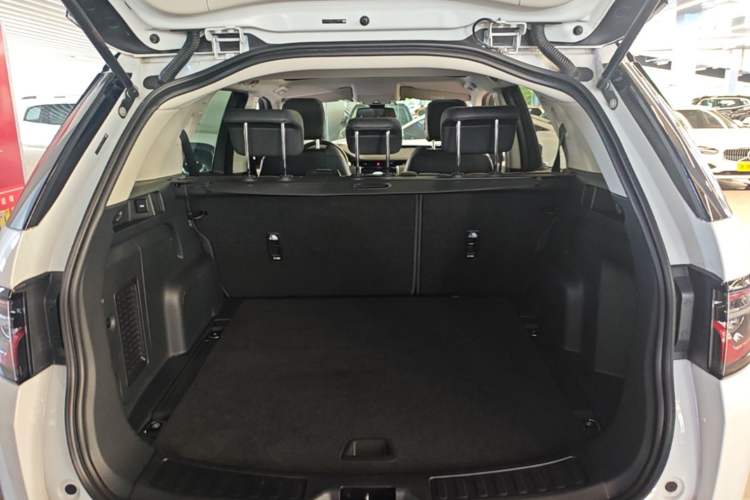 Used Land Rover Discovery Sport 2020 200 PS Family Edition Trunk