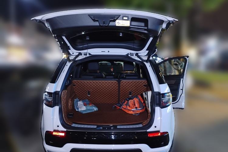 Used Land Rover Discovery Sport 2020 249 PS R-Dynamic Performance Edition Trunk