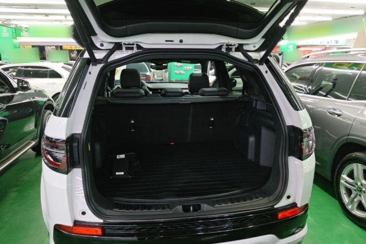 Used Land Rover Discovery Sport 2020 249 PS R-Dynamic Performance Edition Trunk