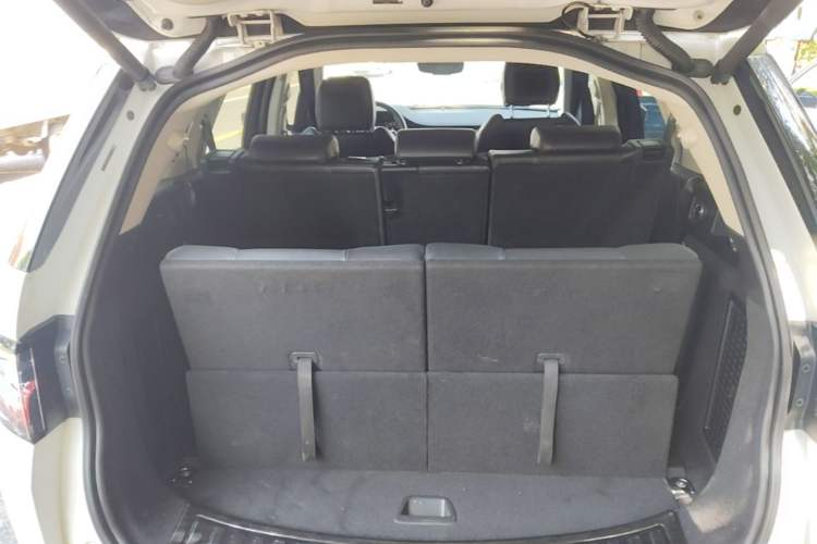 Used Land Rover Discovery Sport 2020 249 PS R-Dynamic Performance Tech Edition 7 Seats Trunk