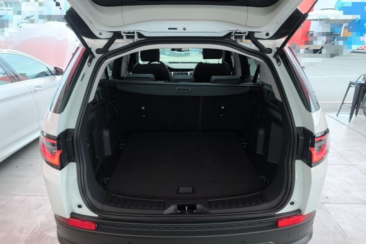 Used Land Rover Discovery Sport 2020 200 PS Family Edition Trunk