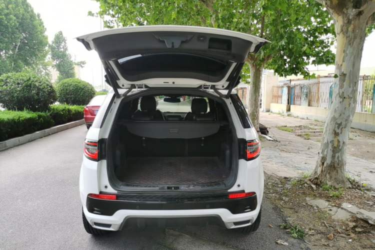 Used Land Rover Discovery Sport 2020 249 PS R-Dynamic Performance Edition Trunk