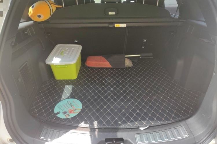 Used Land Rover Discovery Sport 2020 249 PS R-Dynamic Performance Edition Trunk