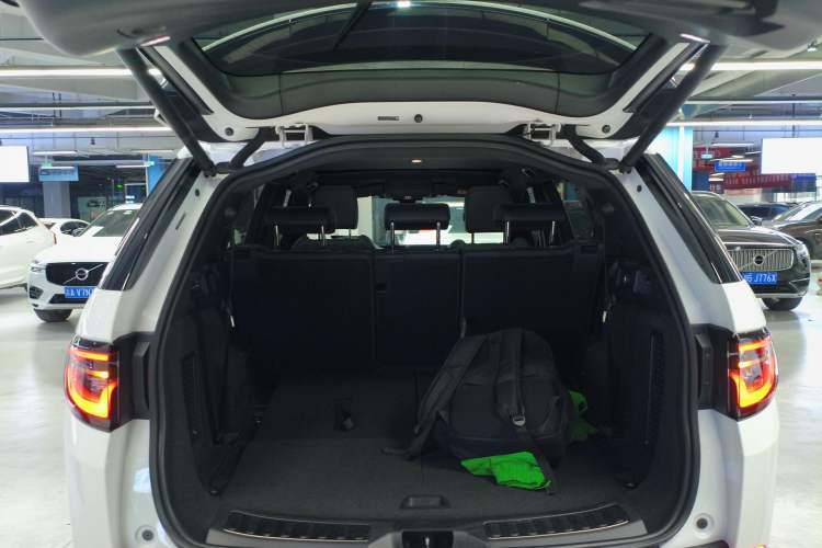 Used Land Rover Discovery Sport 2020 249 PS R-Dynamic Performance Tech Edition 7 Seats Trunk
