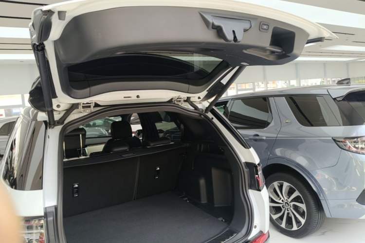 Used Land Rover Discovery Sport 2020 249 PS R-Dynamic Performance Edition Trunk