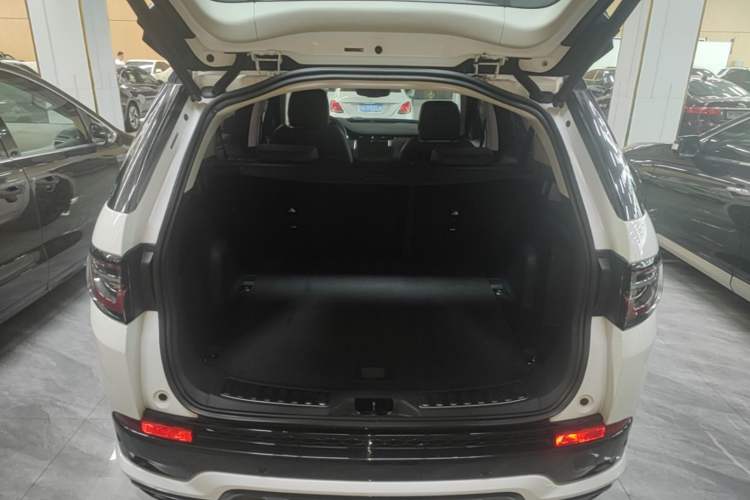 Used Land Rover Discovery Sport 2020 249 PS R-Dynamic Performance Edition Trunk