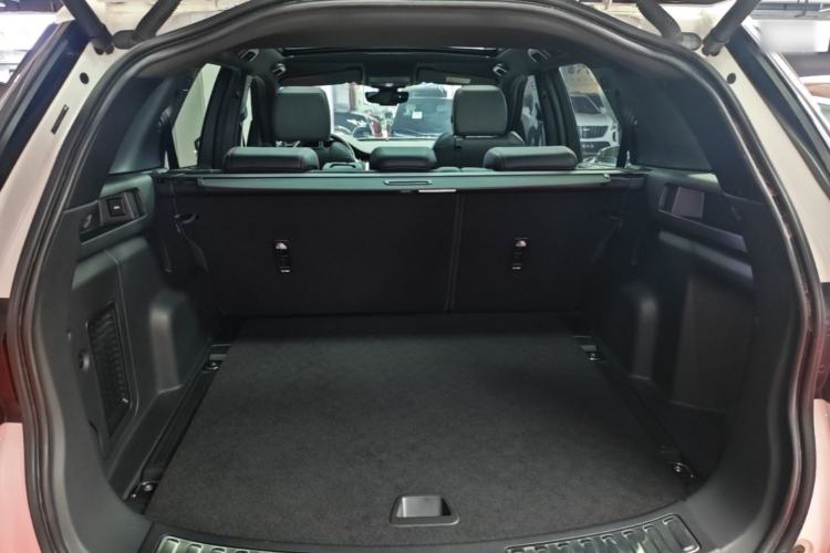 Used Land Rover Discovery Sport 2020 249 PS R-Dynamic Performance Edition Trunk