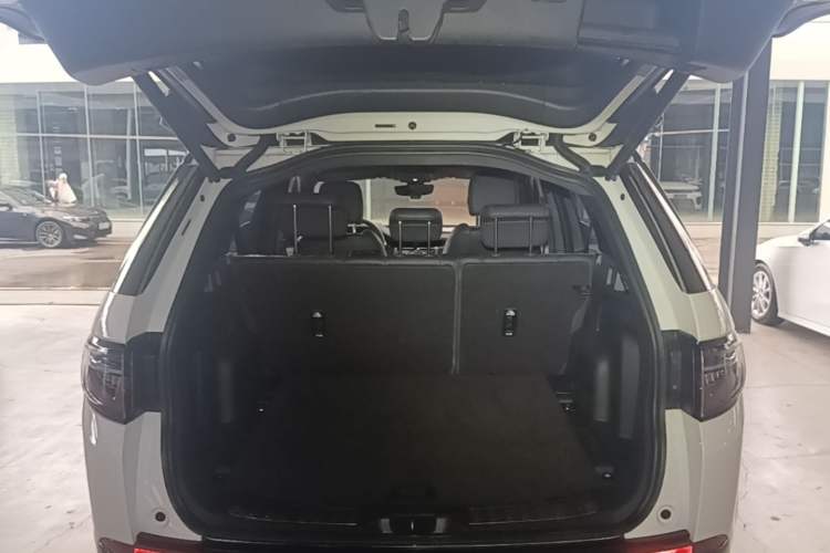 Used Land Rover Discovery Sport 2020 249 PS R-Dynamic Performance Edition Trunk